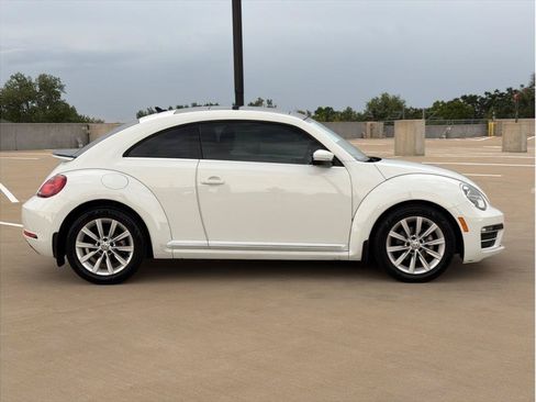 Used 2019 Volkswagen Beetle 2.0T SE FWD image 9