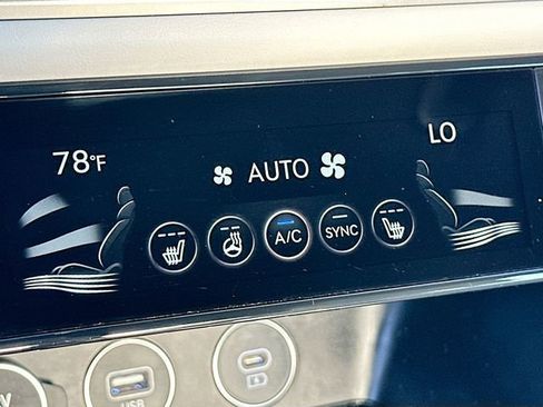 Used 2025 Genesis G70 2.5T image 20