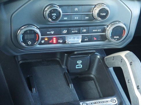 Certified 2025 Ford Bronco Badlands image 16