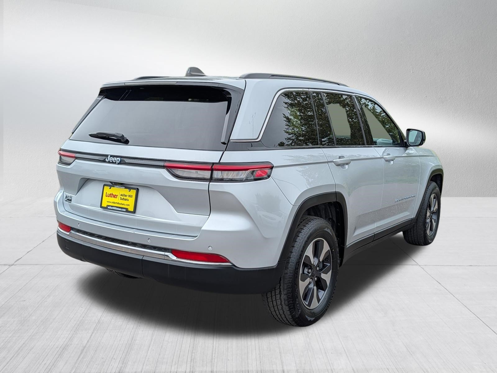Used 2024 Jeep Grand Cherokee Limited 4xe AWD/4WD image 7