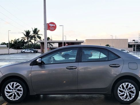 Used 2018 Toyota Corolla LE image 2