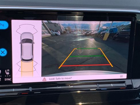 Used 2025 Volkswagen Atlas Cross Sport SE image 17