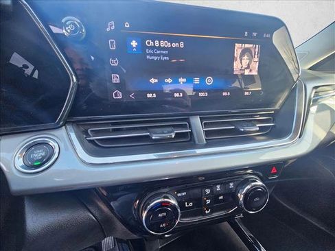 Used 2025 Chevrolet Trax LT image 13