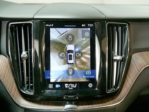 Certified 2023 Volvo XC60 T8 Plus image 27