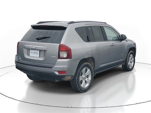 Used 2015 Jeep Compass Latitude image 4