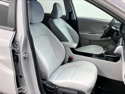 Used 2025 Hyundai Kona SEL FWD image 6