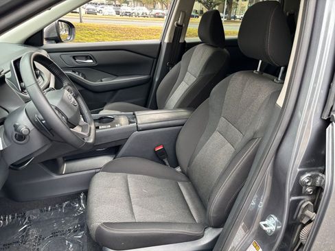 Used 2025 Nissan Rogue SV image 31