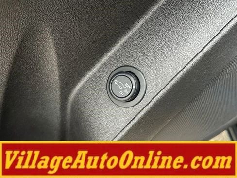 Used 2019 Chevrolet Equinox LT FWD image 12
