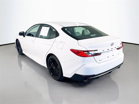 Used 2025 Toyota Camry SE image 5