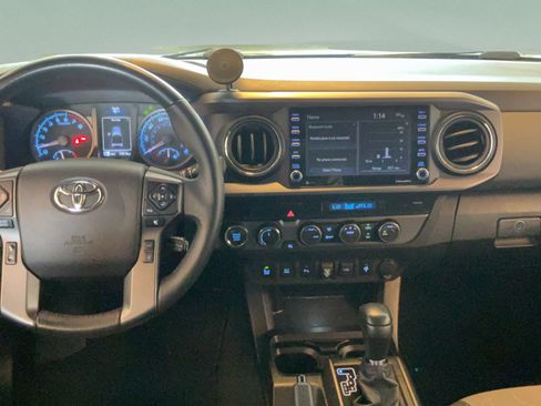 Used 2021 Toyota Tacoma TRD Off-Road w/ Technology Package AWD/4WD image 22