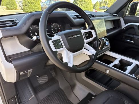 Used 2026 Land Rover Defender 110 X-Dynamic SE AWD/4WD image 19