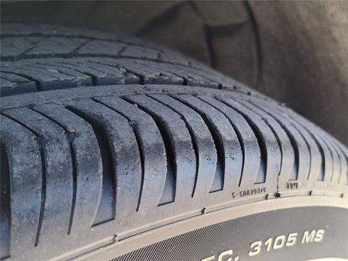 Used 2021 Buick Envision Essence w/ Technology Package I image 13