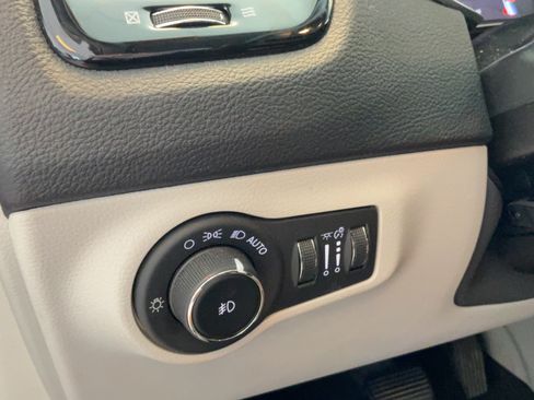 Used 2018 Jeep Compass Limited AWD/4WD image 14