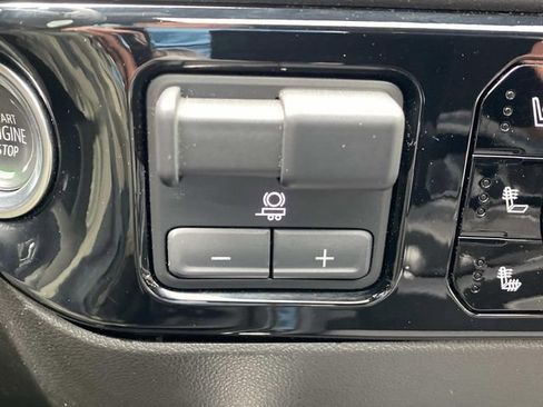 Used 2025 Chevrolet Silverado 2500 ZR2 w/ Technology Package image 34