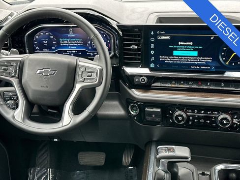 Used 2025 Chevrolet Silverado 1500 LT Trail Boss w/ LPO, Dark Essentials Package AWD/4WD image 15