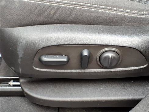 Used 2022 GMC Terrain SLE w/ Driver Convenience Package image 16