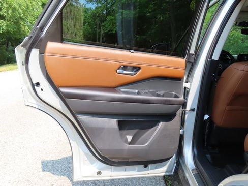Used 2024 Nissan Pathfinder Platinum w/ Cargo Package AWD/4WD image 34