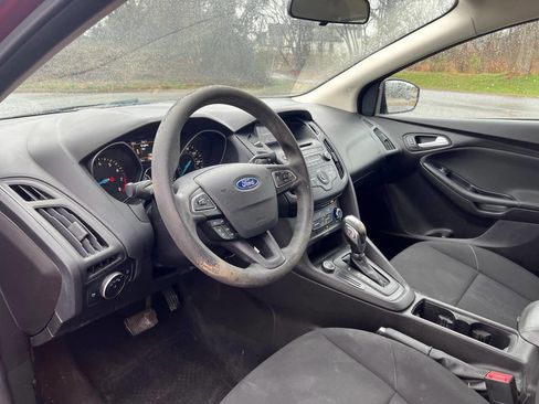 Used 2016 Ford Focus SE w/ Reverse Sensing Package image 11
