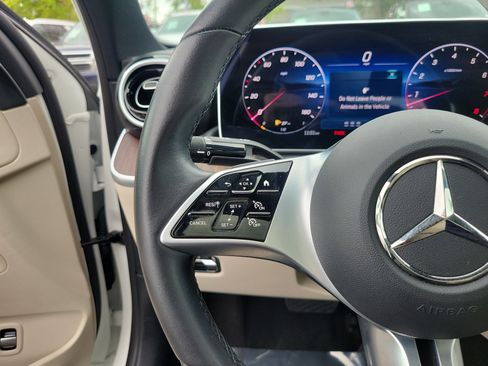 Used 2025 Mercedes-Benz C 300 Sedan image 16