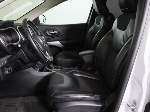 Used 2018 Jeep Cherokee Latitude Plus image 16