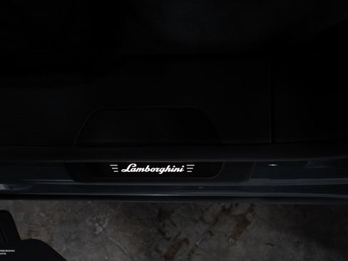 New 2025 Lamborghini Urus SE image 45