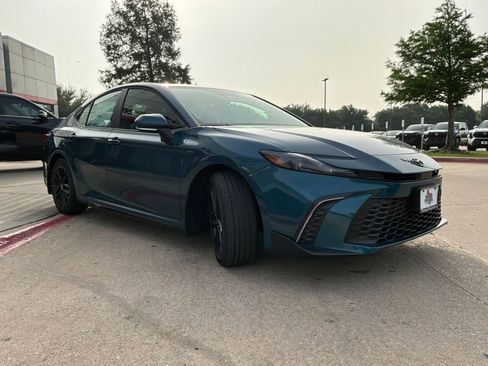New 2026 Toyota Camry SE FWD image 4