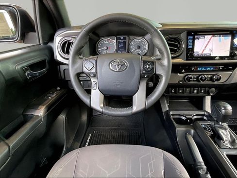 Used 2017 Toyota Tacoma SR5 RWD image 9