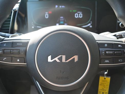 Used 2023 Kia Sportage LX AWD/4WD image 11