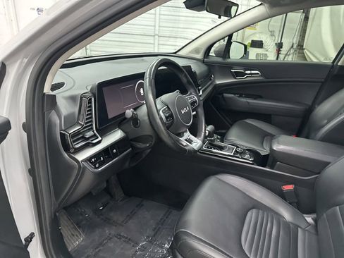 Used 2024 Kia Sportage SX image 9