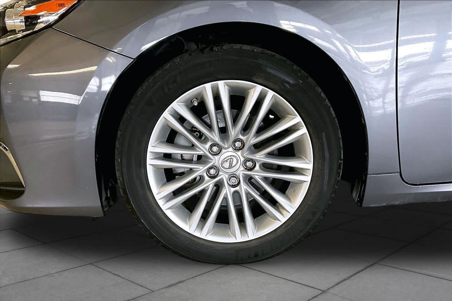Used 2017 Lexus ES 350 w/ Premium Package FWD image 10