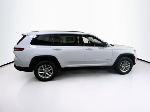 Used 2023 Jeep Grand Cherokee L Laredo image 4