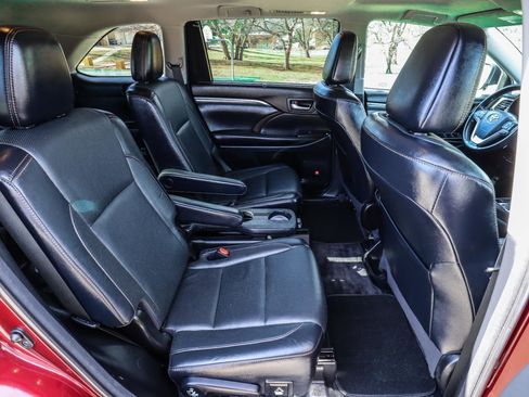 Used 2017 Toyota Highlander Limited image 42