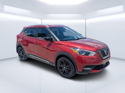 Used 2020 Nissan Kicks SR w/ SR Premium Package FWD image 1