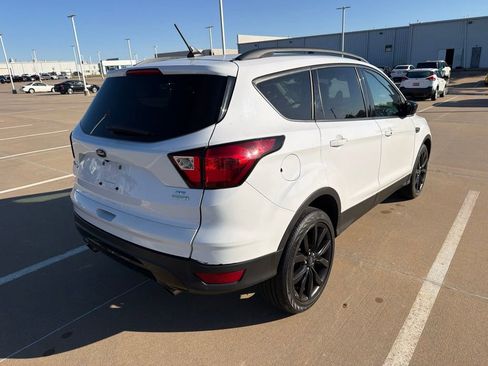 Used 2019 Ford Escape SE FWD image 4