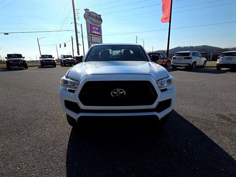 Used 2020 Toyota Tacoma SR w/ SX Package image 2