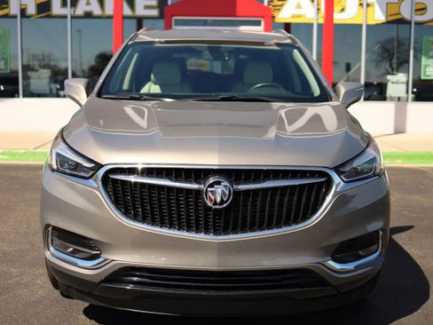 Used 2018 Buick Enclave Essence FWD image 2