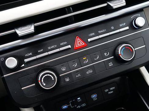 Certified 2025 Hyundai Tucson SE FWD image 20