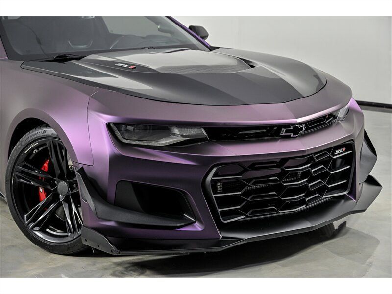 Used 2018 Chevrolet Camaro ZL1 RWD image 2