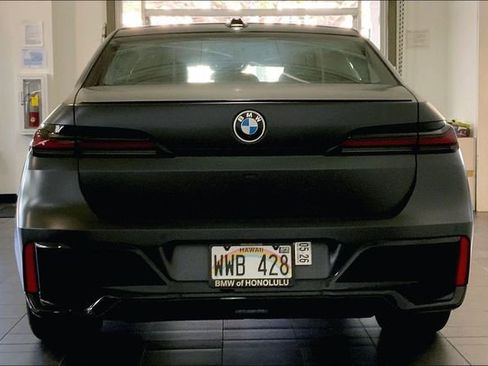 Used 2023 BMW 740i w/ Parking Assistance Package image 4