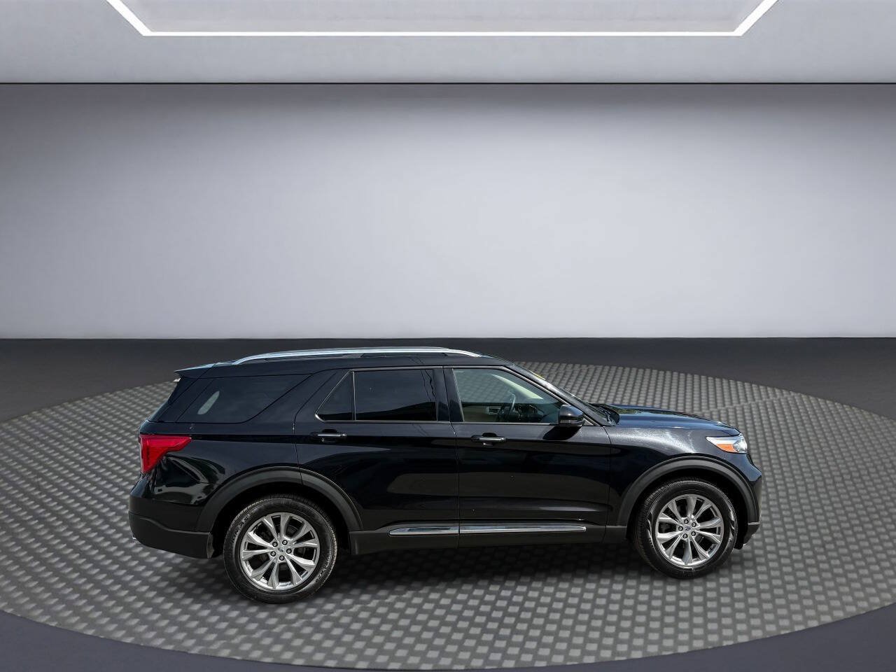 Used 2021 Ford Explorer Limited w/ Equipment Group 301A AWD/4WD image 8