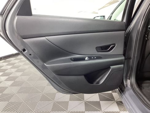 Certified 2025 Hyundai Elantra Sport image 28