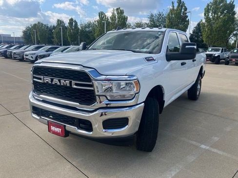 Used 2024 RAM 2500 Tradesman w/ Chrome Appearance Group AWD/4WD image 3