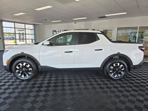 Used 2025 Hyundai Santa Cruz SE AWD/4WD image 6
