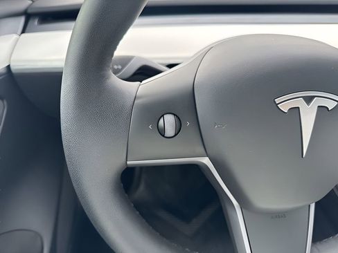 Used 2023 Tesla Model 3 Standard Range image 16