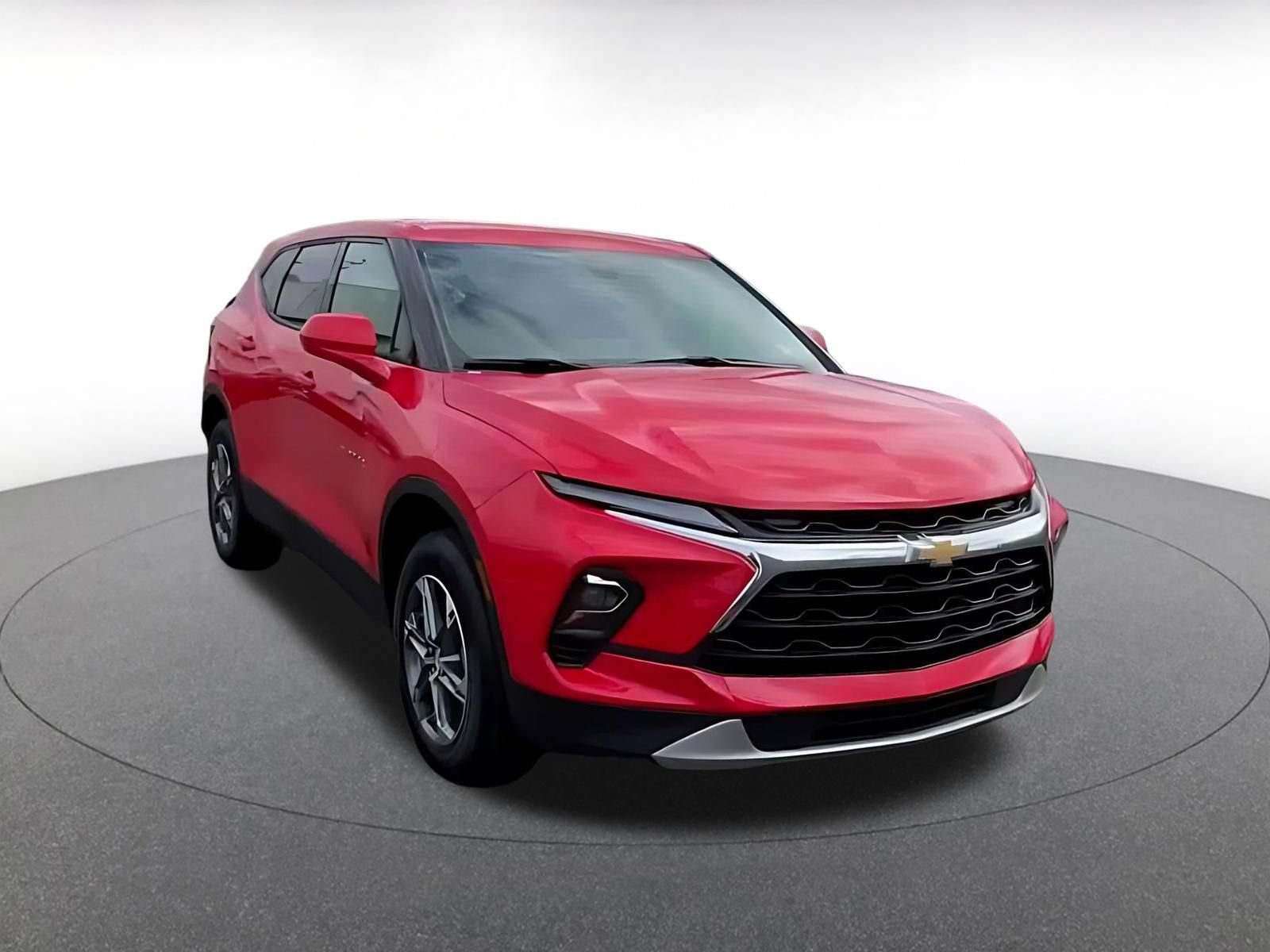 Used 2026 Chevrolet Blazer LT FWD image 3