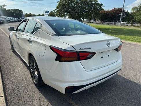 Used 2025 Nissan Altima 2.5 SV FWD image 6