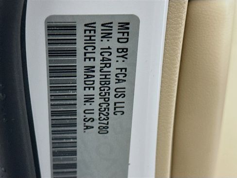 Used 2023 Jeep Grand Cherokee Limited image 12