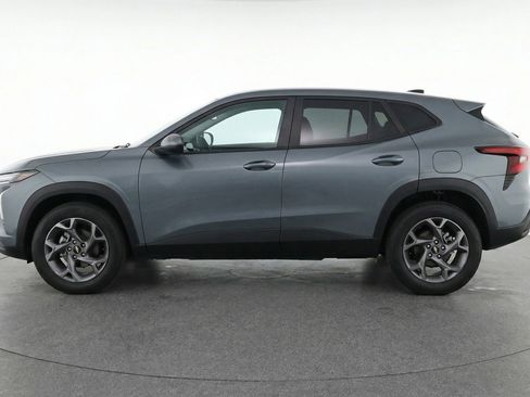 Used 2025 Chevrolet Trax LT w/ LT Convenience Package FWD image 5