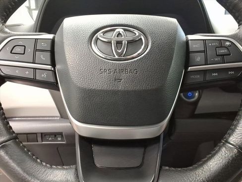 Certified 2023 Toyota Sienna XLE image 19