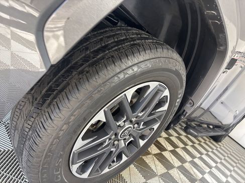 Used 2024 Toyota Tundra Limited image 33
